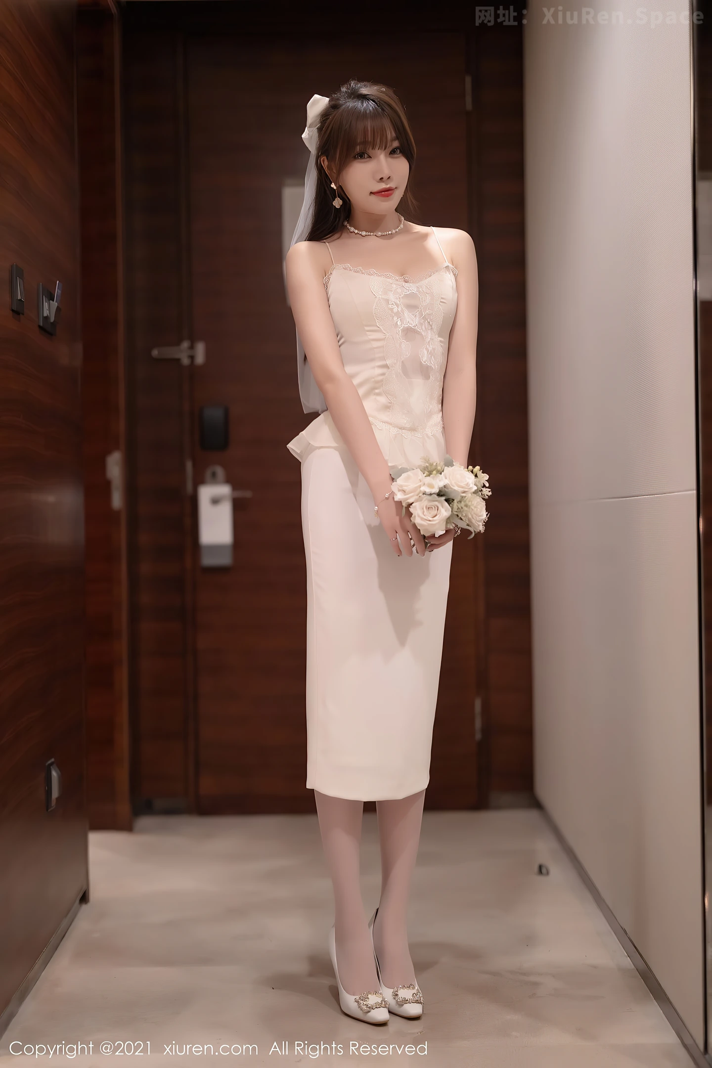 图片[2]-[XiuRen秀人网]VOL.4269 女神芝芝Booty私房薄透新娘服饰配白丝吊袜秀惹火身材诱惑写真100P-秀人网官方网站